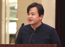 王威廉：人,時間的容器　　寫作的人在時間的蒼茫海面上需要看得更多、望得更遠，才能帶給寫作真正的自由。[詳細]