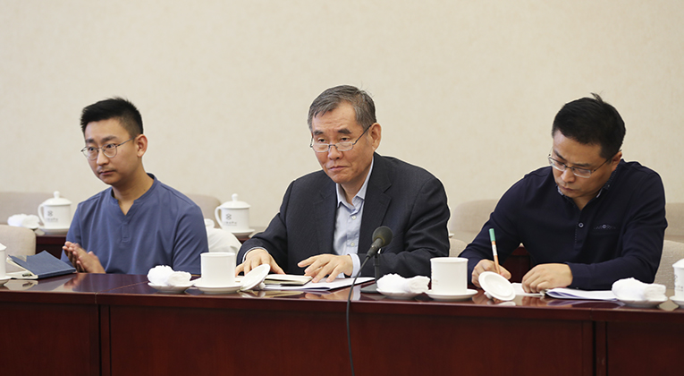 中國作協(xié)黨組書記、副主席錢小芊參加分組討論