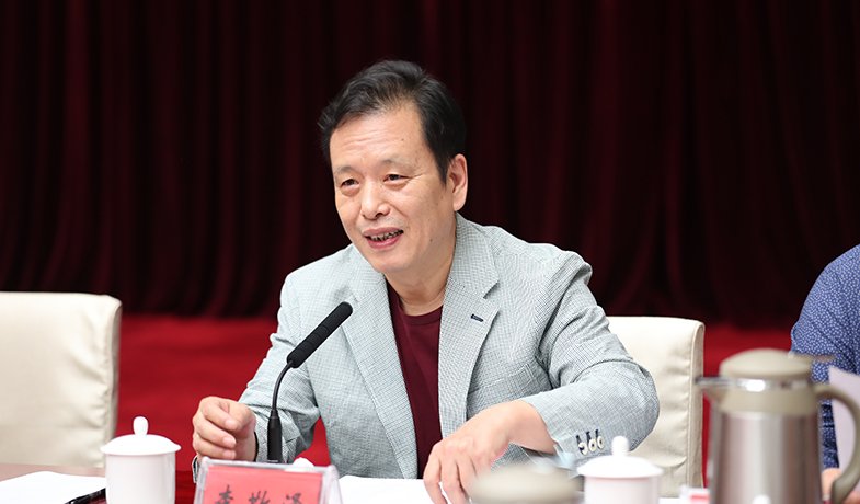 8月16日，評(píng)委會(huì)副主任李敬澤在第七次全體會(huì)上作投票說(shuō)明、宣布計(jì)票結(jié)果并公布獲獎(jiǎng)作品