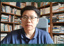 陳濤：以日常與瑣碎書寫宏大開闊的主題不同家族的開枝散葉，各自人生的縱橫走向，全都匯聚成了一條寬闊奔涌的大河……　[詳細(xì)]