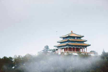 煙雨景山　朱楷