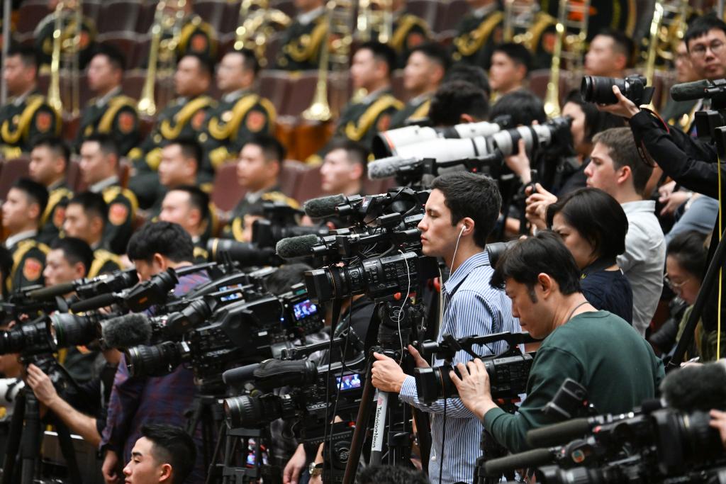 3月5日，第十四屆全國(guó)人民代表大會(huì)第二次會(huì)議在北京人民大會(huì)堂開(kāi)幕。這是記者在會(huì)場(chǎng)拍攝。新華社記者 牟寧 攝