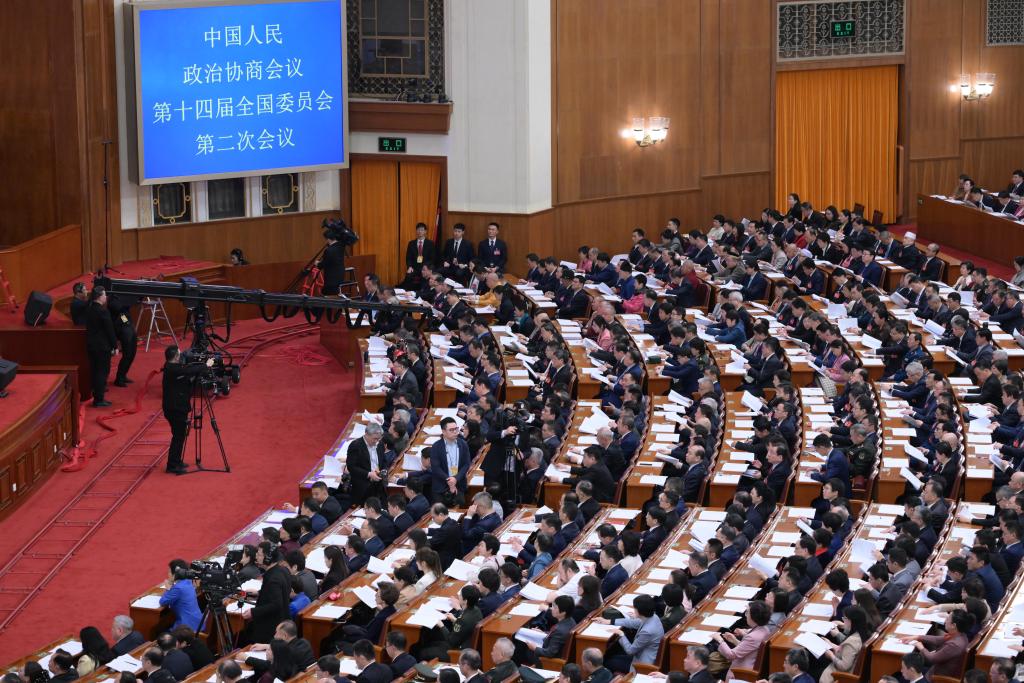 3月7日，全國(guó)政協(xié)十四屆二次會(huì)議在北京人民大會(huì)堂舉行第二次全體會(huì)議。?新華社記者 李賀 攝
