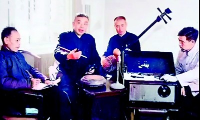 霍樹棠在錄制東北大鼓。圖片由作者提供
