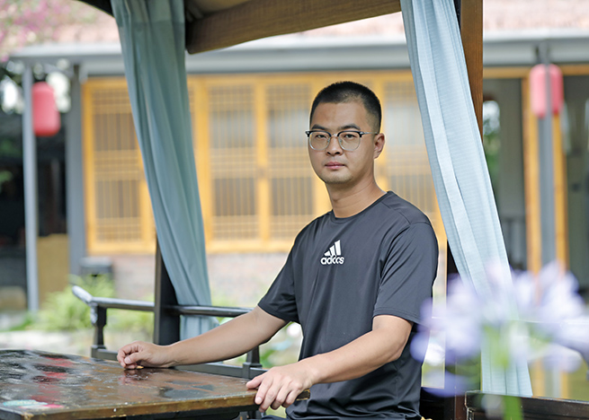 “新浪潮”訪談 | 羌人六：“我起草圣歌，獻給大地和空茫”